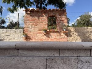Sonne, Stein & Stil: Mediterrane Kollektionen für Terrasse & Garten